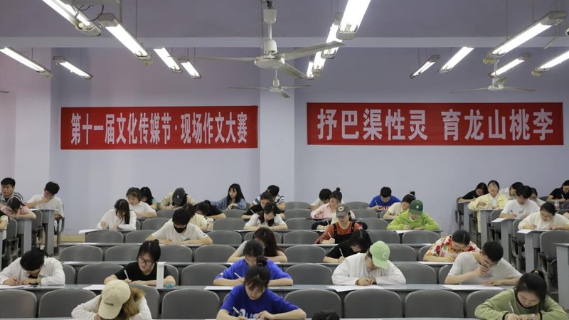 行业背景：成都广告传媒行业的蓬勃发展