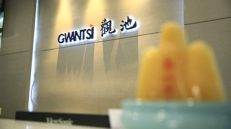 考察制作团队的实力，可以从以下几个方面入手：